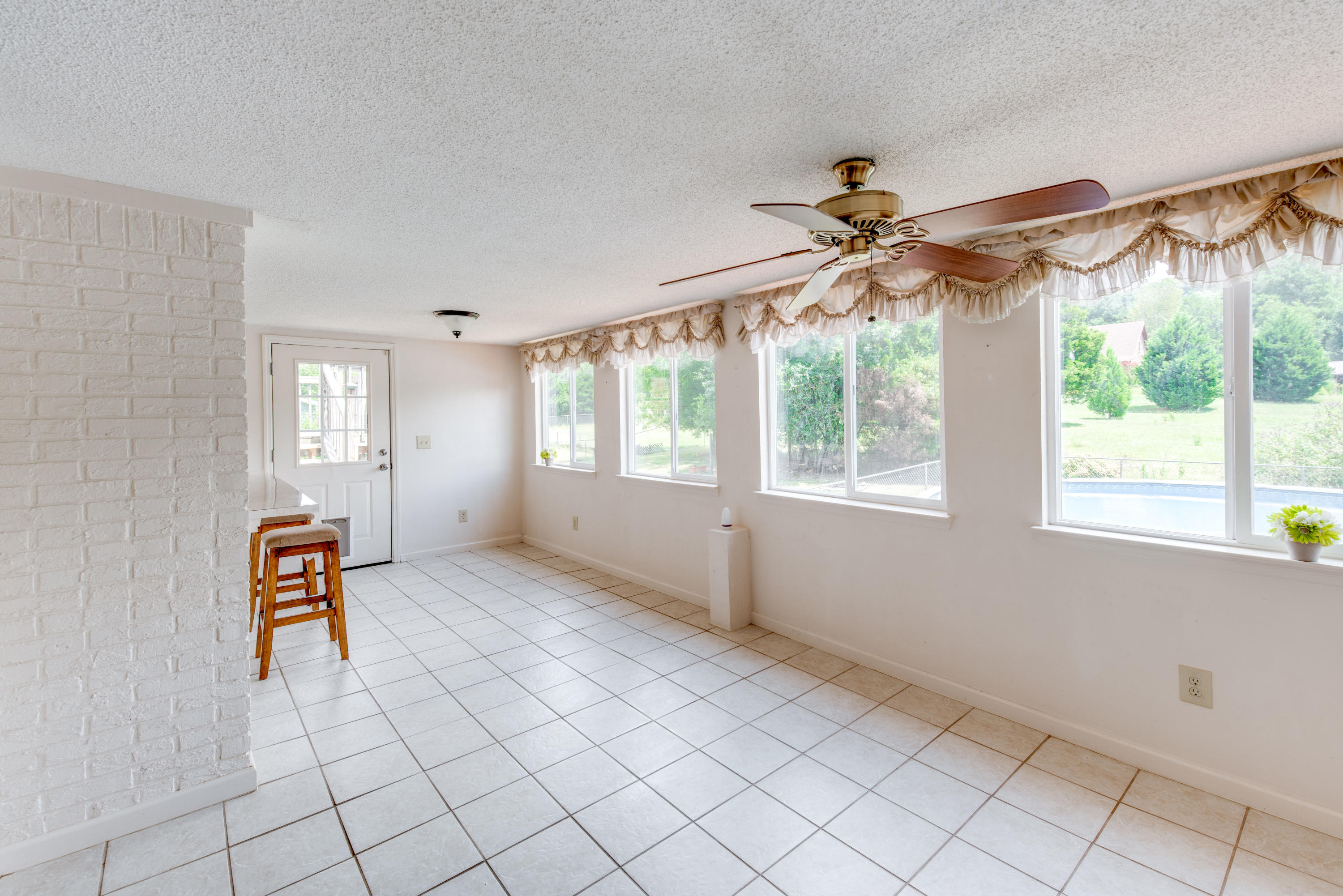 322 Hancock Road Jasper, TN 37347 - Photo 15 of 33 sunroom