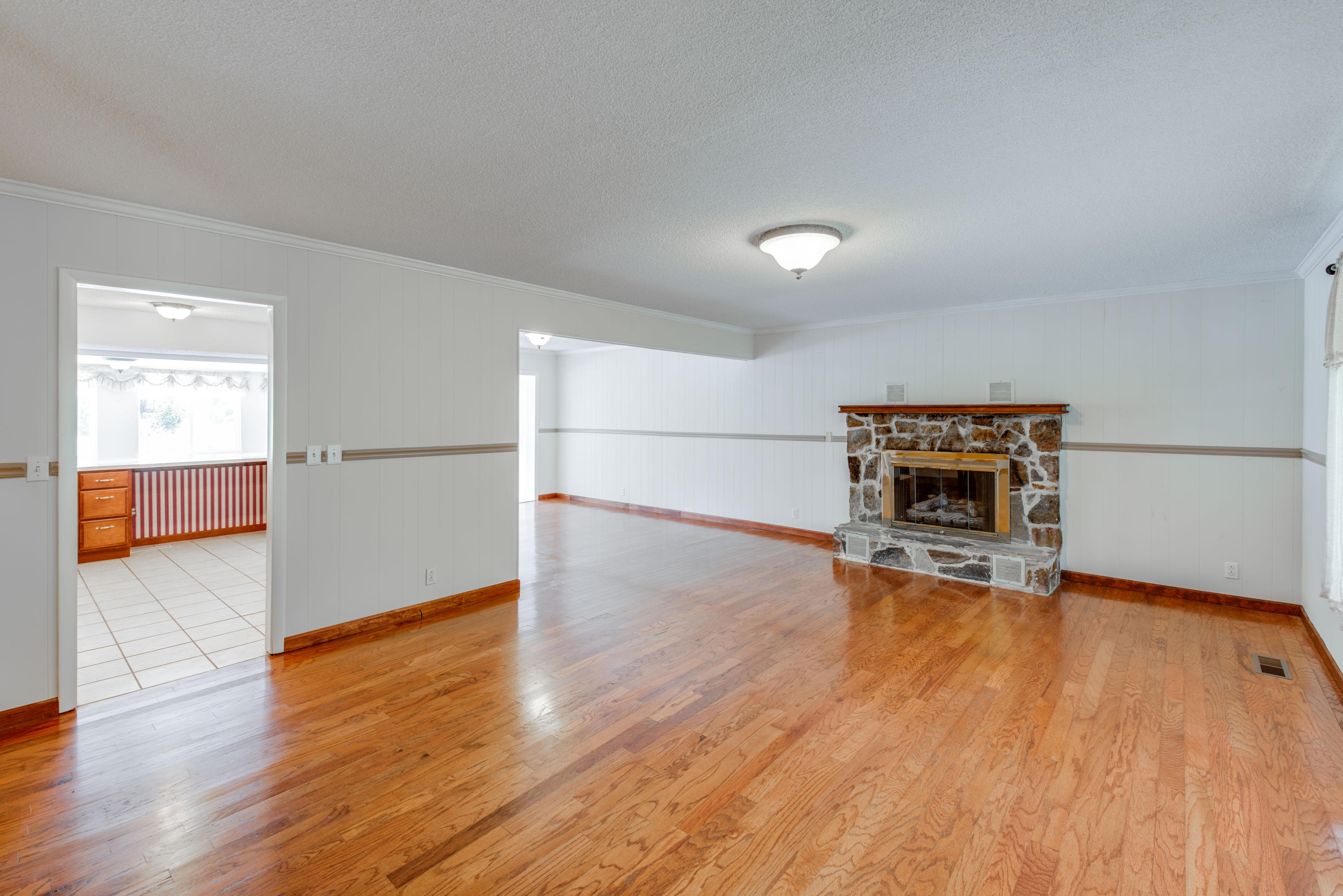 322 Hancock Road Jasper, TN 37347 - Photo 7 of 33 living room