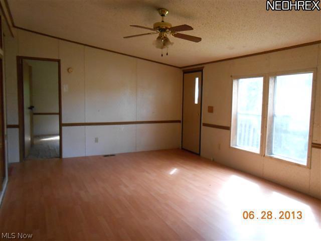11819 Hines Ridge Road Southeast Uhrichsville, OH 44683 - Photo 4 of 9 Gallery Image 4
