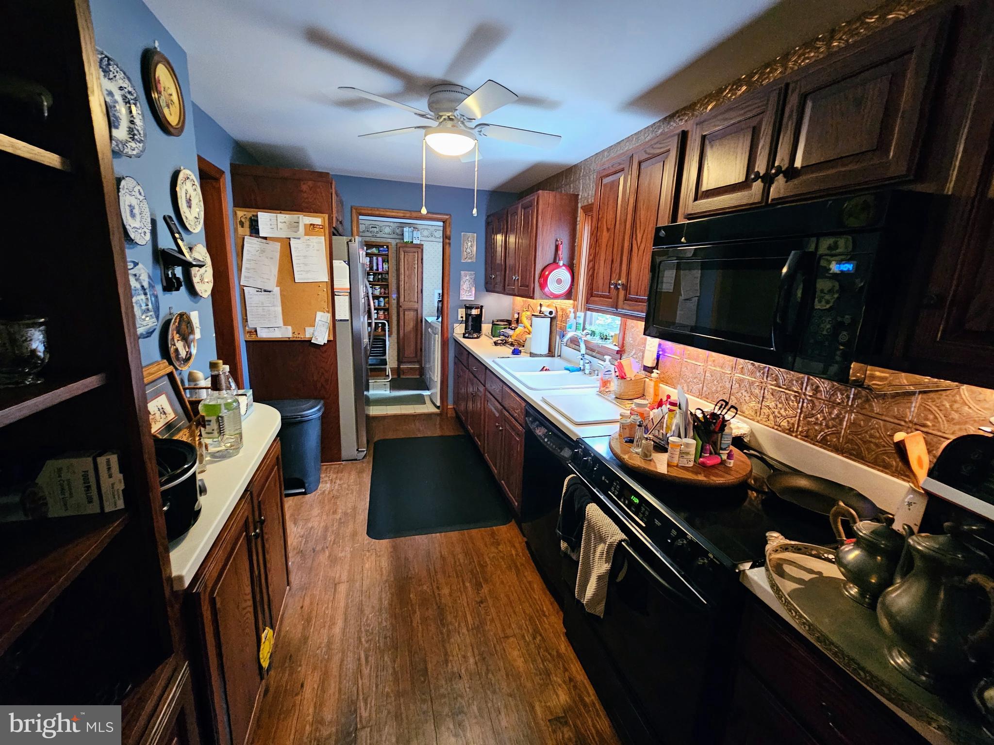 35 Read Street Seaford, DE 19973 - Photo 3 of 21 a kitchen filled with a stove a refrigerator and a dining table