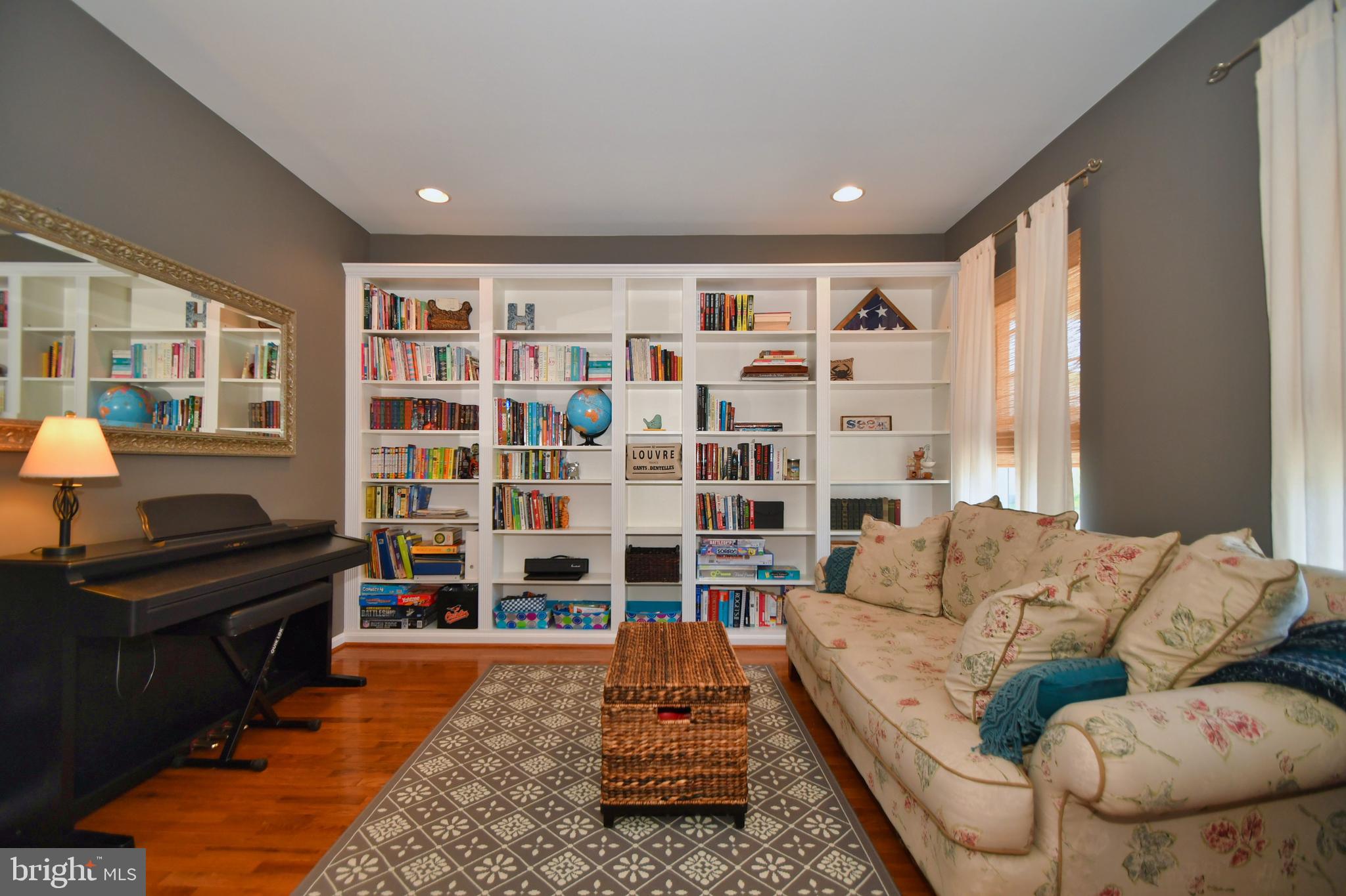 228 Commodore Drive Baltimore, MD 21221 - Photo 8 of 52 Living Room