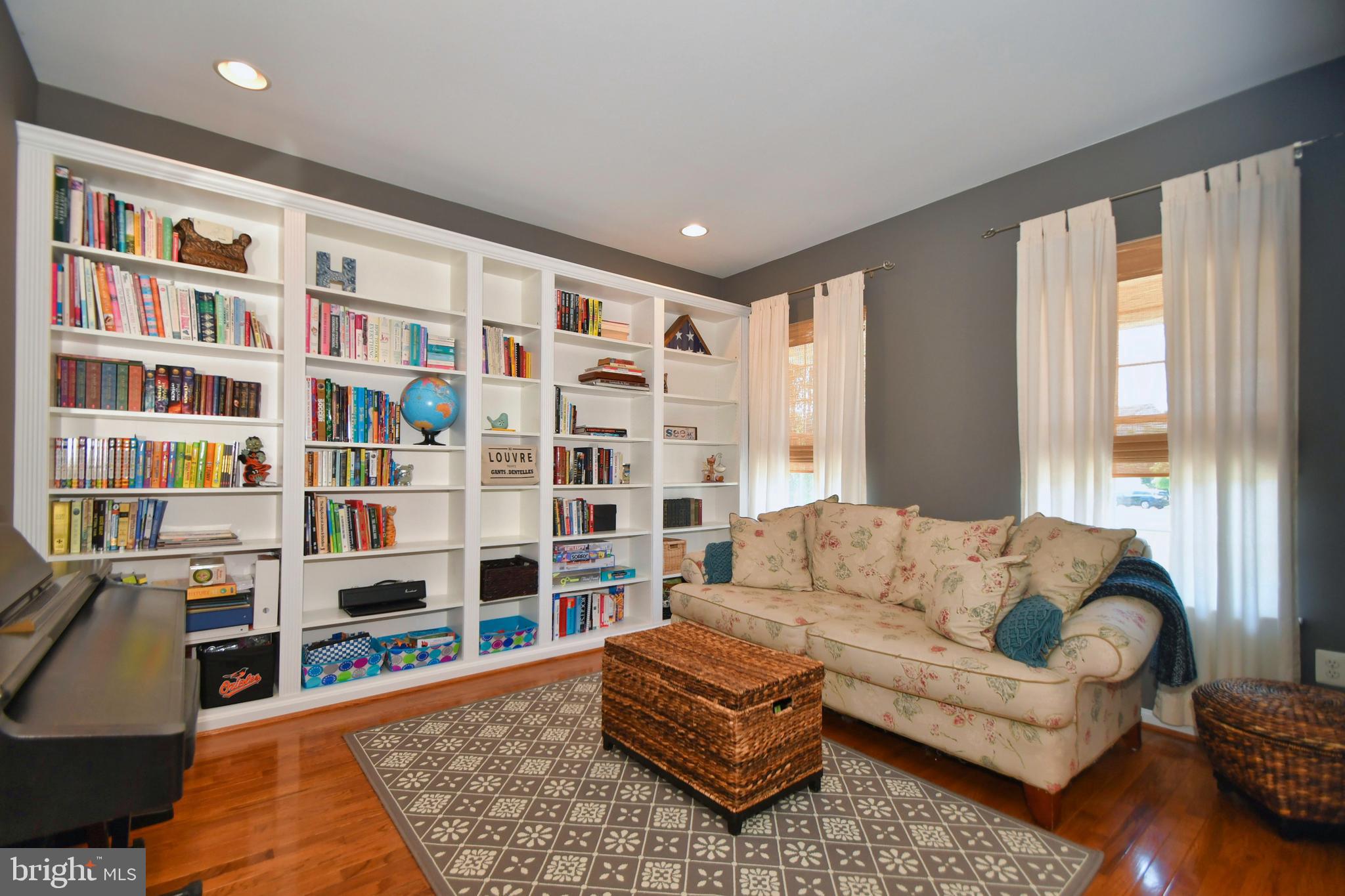 228 Commodore Drive Baltimore, MD 21221 - Photo 9 of 52 Living Room