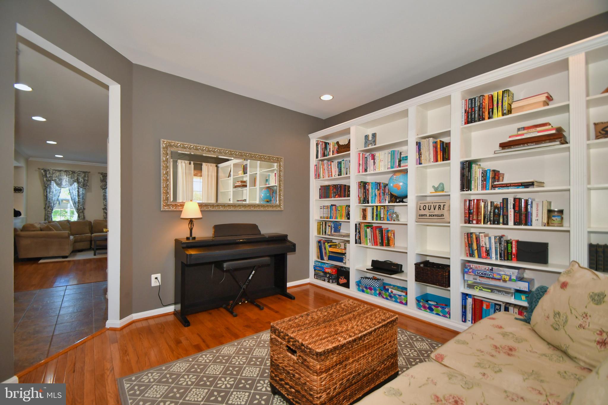 228 Commodore Drive Baltimore, MD 21221 - Photo 10 of 52 Living Room