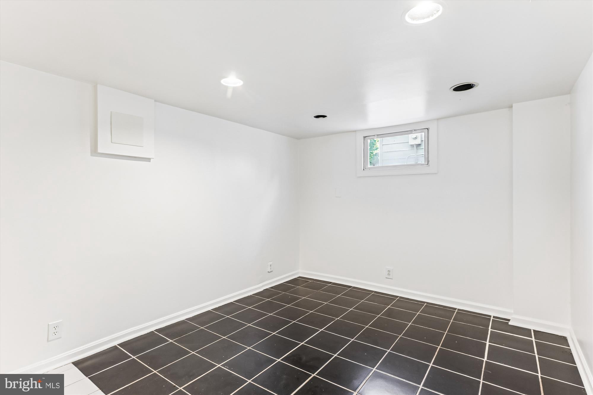 4225 Meade Street Northeast Washington, DC 20019 - Photo 25 of 46 2nd lower level bedroom