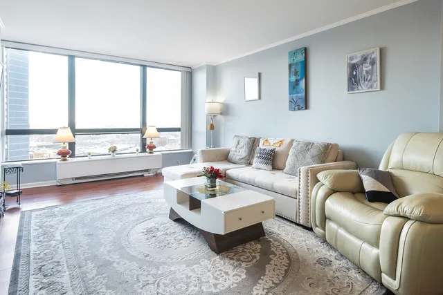 $169,900 | 5415 North Sheridan Road, Unit 1015, Chicago, IL 60640