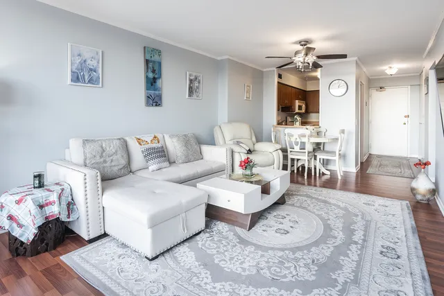 $169,900 | 5415 North Sheridan Road, Unit 1015, Chicago, IL 60640