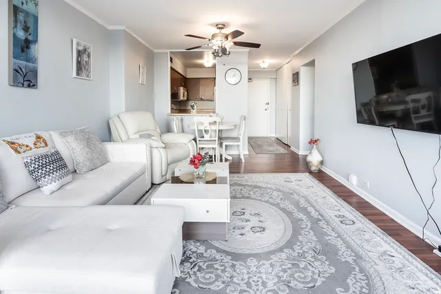 $169,900 | 5415 North Sheridan Road, Unit 1015, Chicago, IL 60640