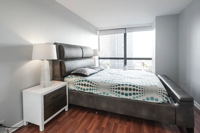 $169,900 | 5415 North Sheridan Road, Unit 1015, Chicago, IL 60640