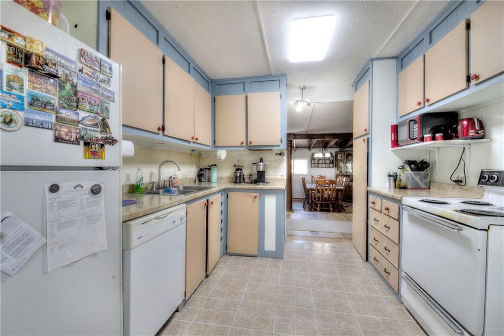368 Pleasant Valley Road Northwest Adairsville, GA 30103 - Photo 19 of 31 a kitchen with cabinets and window