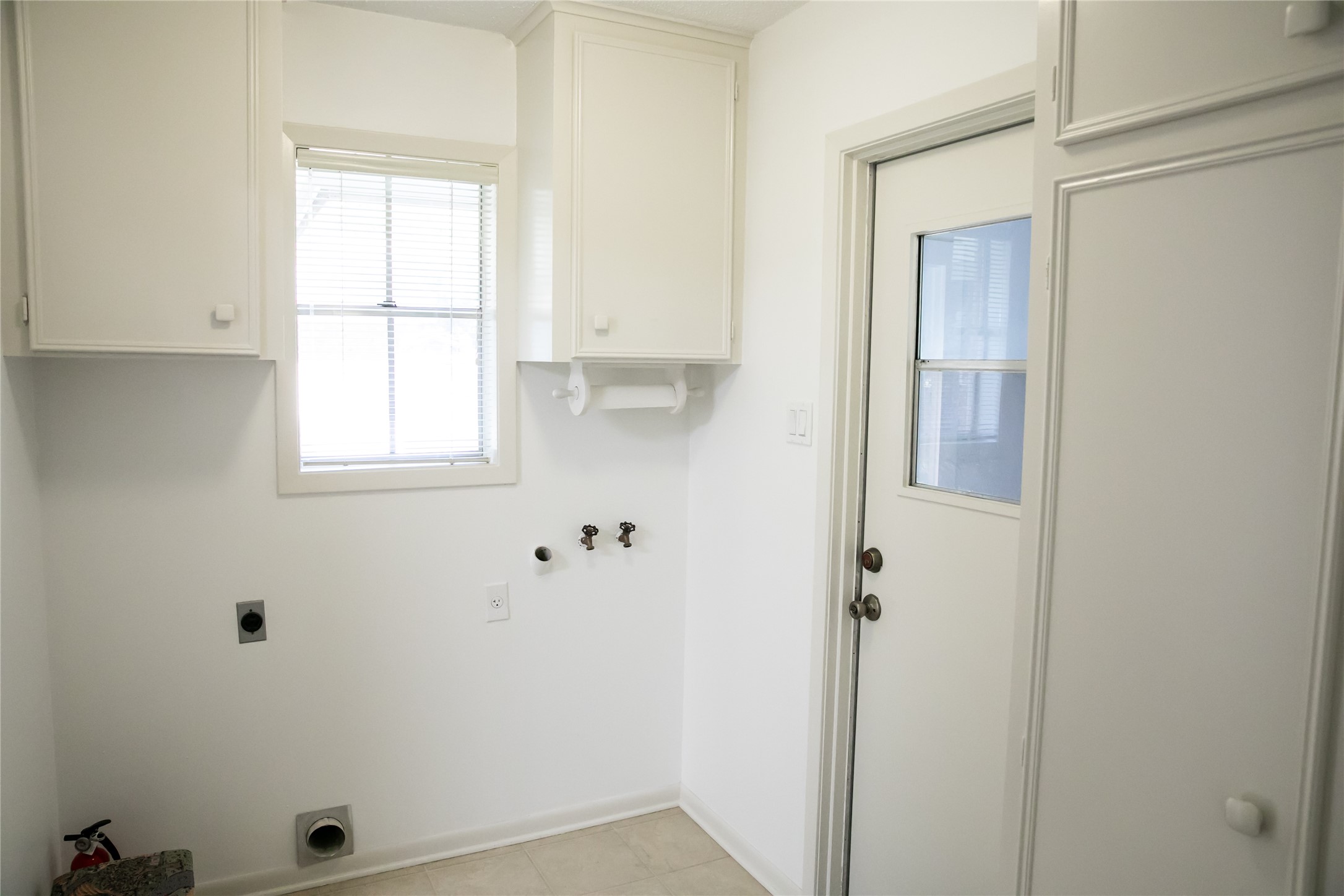 1600 Reimer Street Brenham, TX 77833 - Photo 16 of 24 a view of an empty room with a window