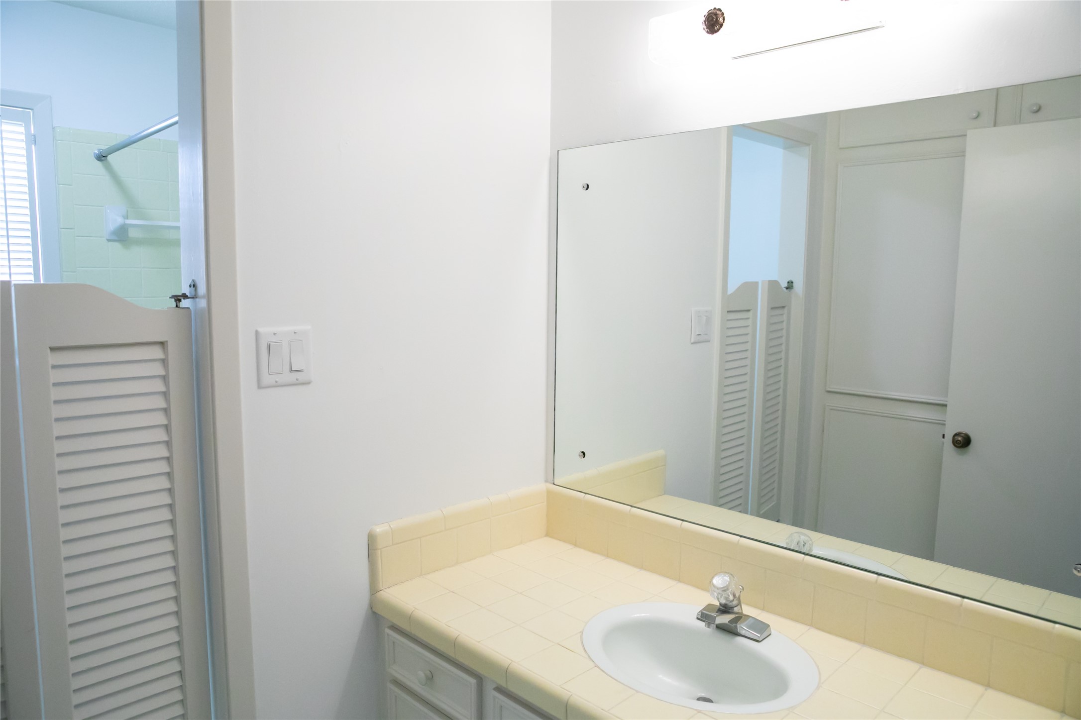 1600 Reimer Street Brenham, TX 77833 - Photo 20 of 24 a bathroom with a sink and a mirror
