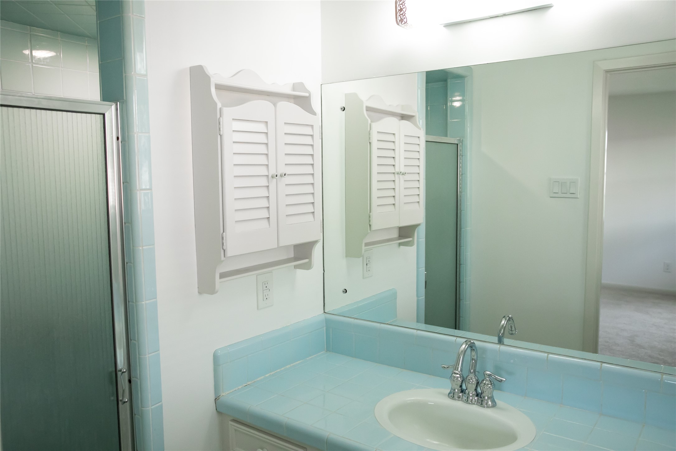 1600 Reimer Street Brenham, TX 77833 - Photo 23 of 24 a bathroom with a sink and a mirror