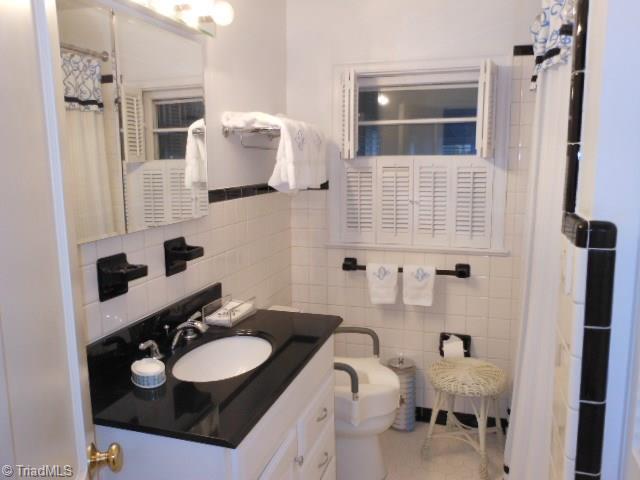 605 Quaker Lane High Point, NC 27262 - Photo 17 of 27 Gallery Image 17