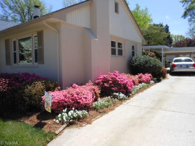 605 Quaker Lane High Point, NC 27262 - Photo 4 of 27 Gallery Image 4