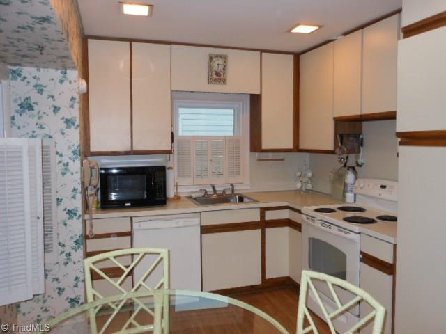 605 Quaker Lane High Point, NC 27262 - Photo 10 of 27 Gallery Image 10