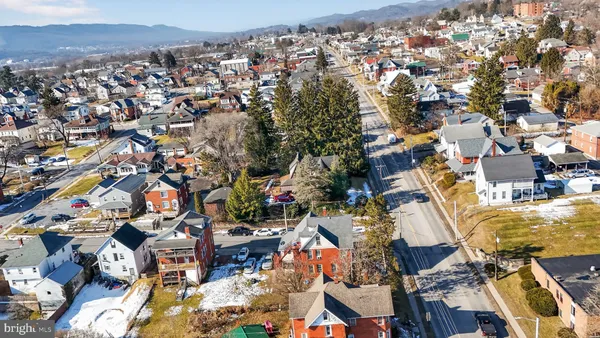 a view of multiple houses with a yard