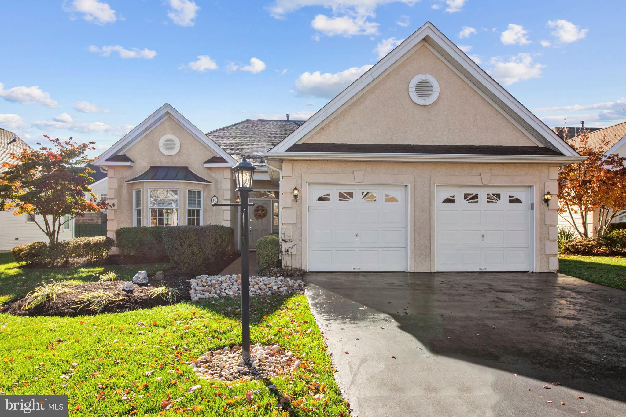 10 Meredith Drive Holland, PA 18966 - Photo 2 of 41