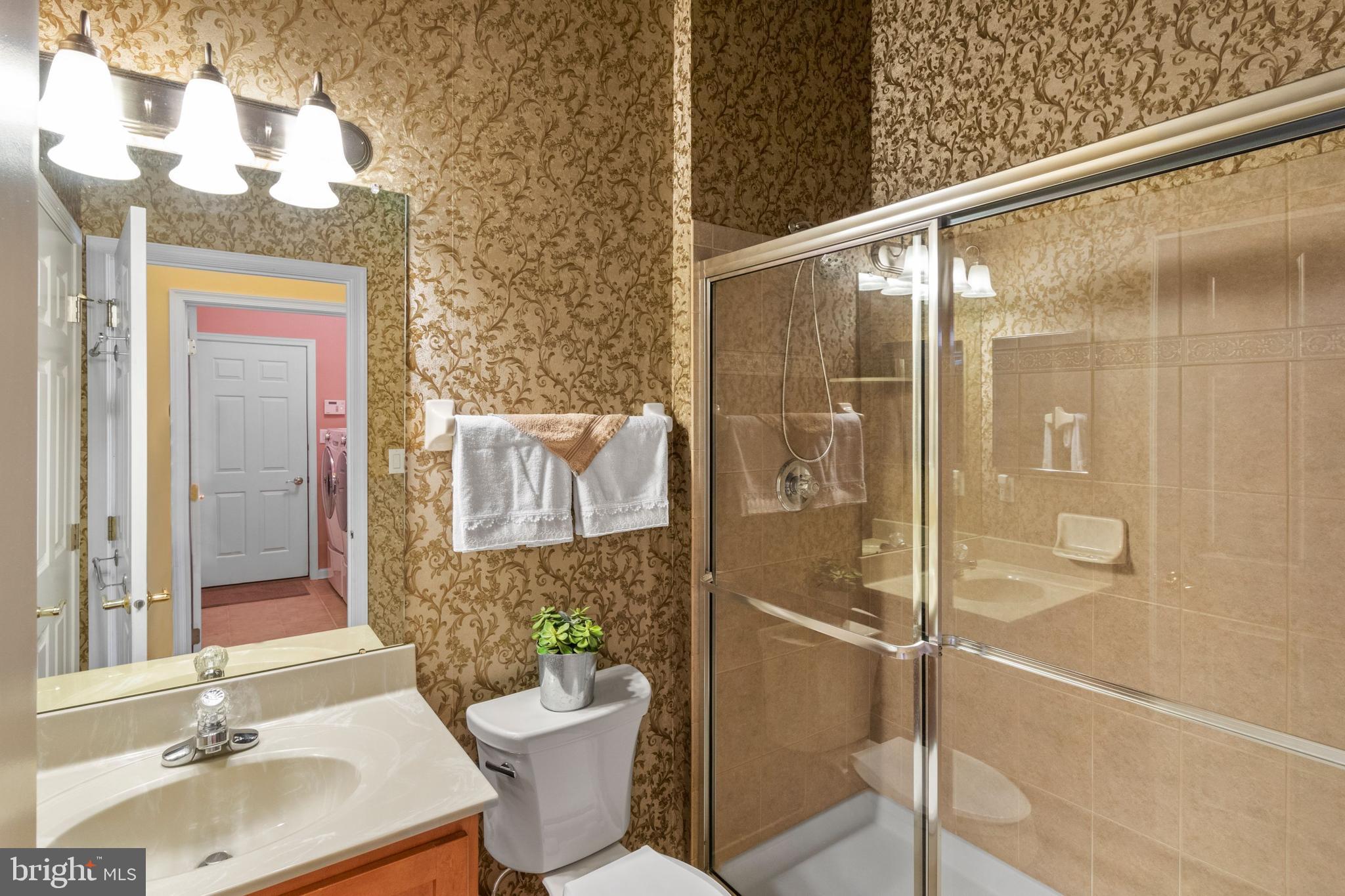 10 Meredith Drive Holland, PA 18966 - Photo 21 of 41 Hall Bath