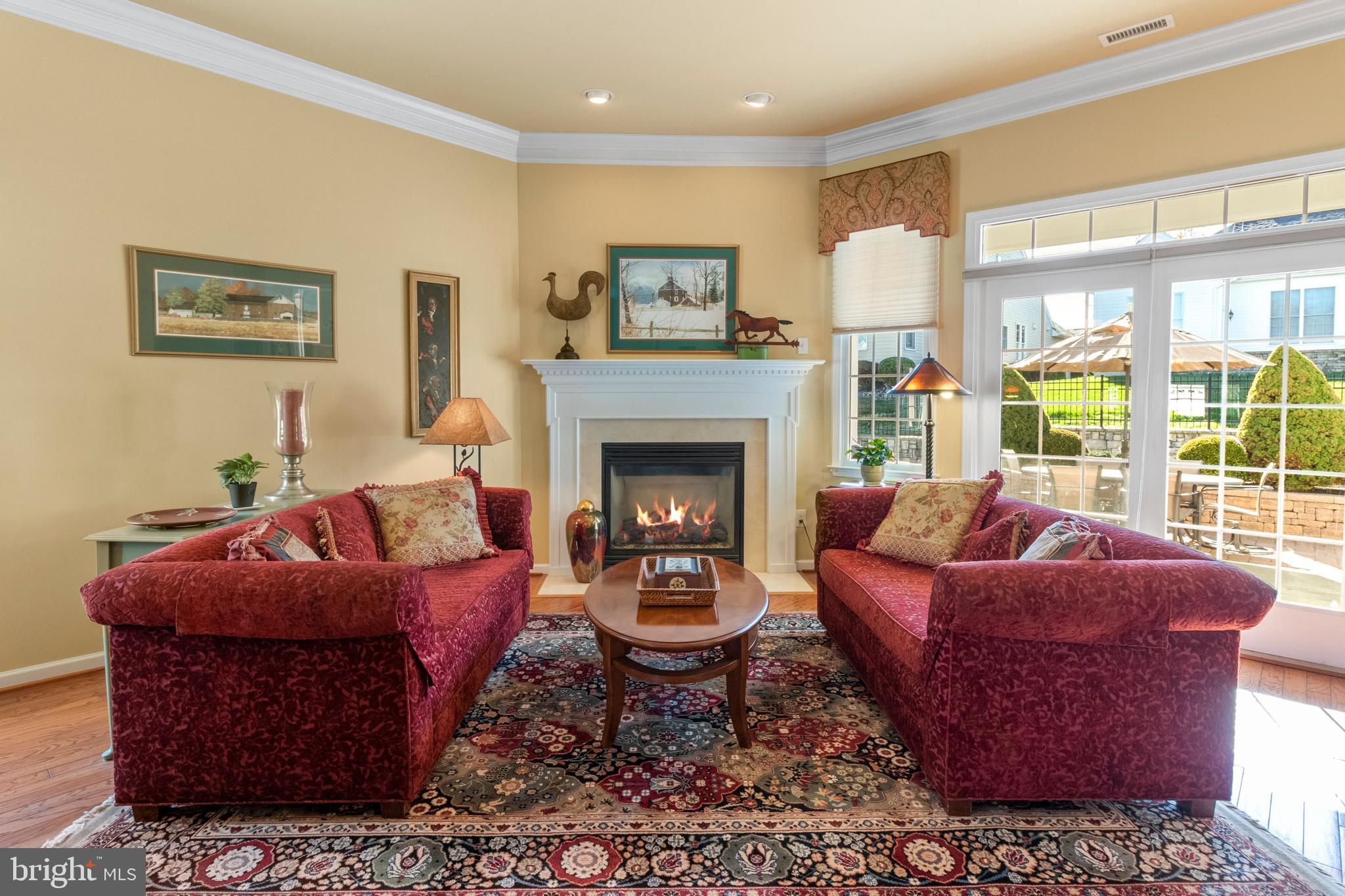 10 Meredith Drive Holland, PA 18966 - Photo 6 of 41 Living Room