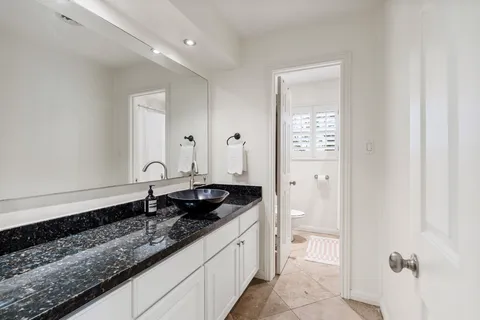 $814,000 | 10215 Green Tree Road, Houston, TX 77042