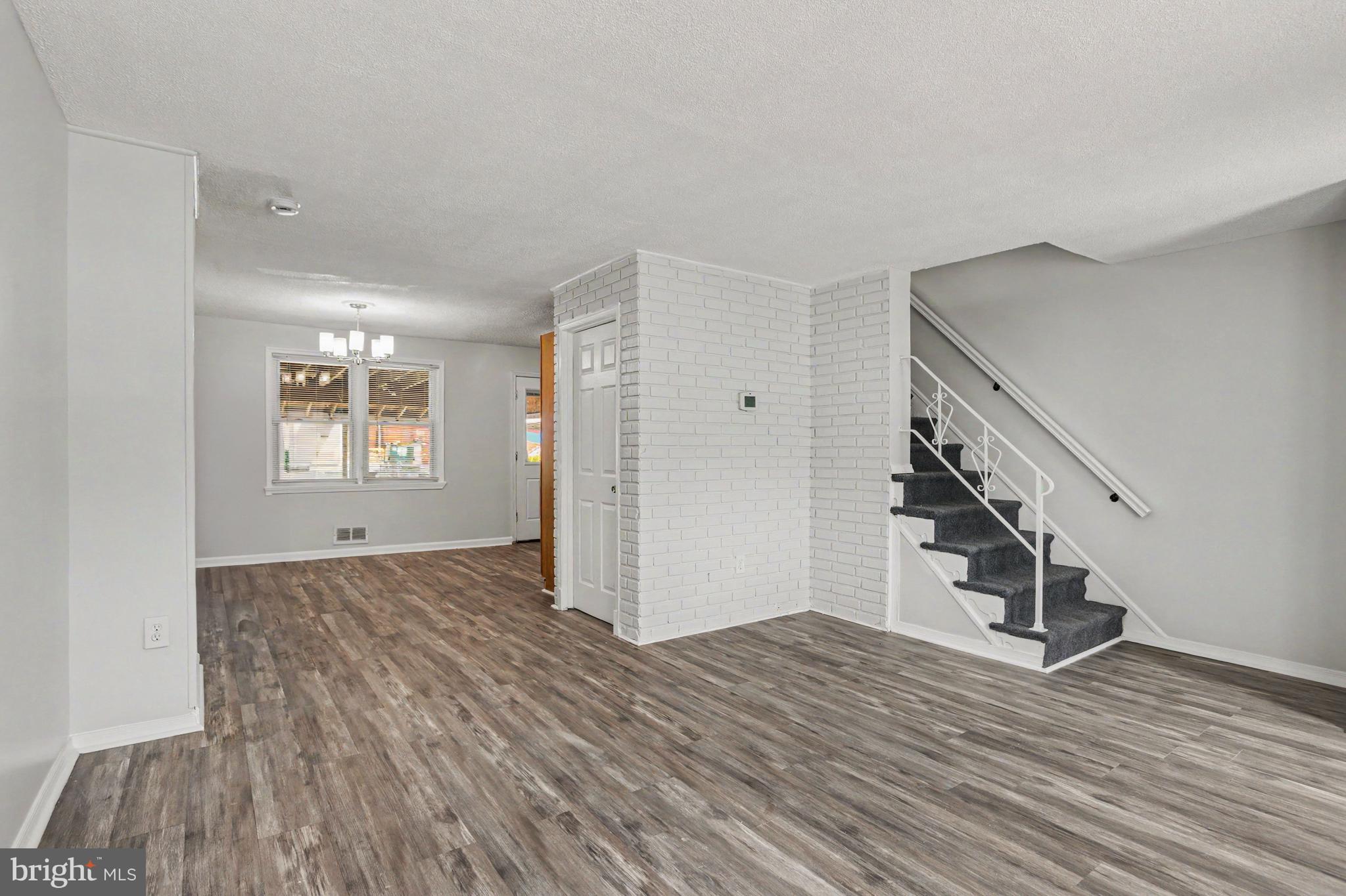 127 Bladen Road Baltimore, MD 21221 - Photo 5 of 31 Living Room/Dining Area