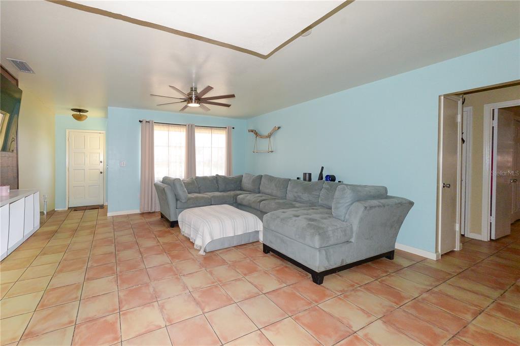 9215 Kingston Road Bradenton, FL 34210 - Photo 5 of 31