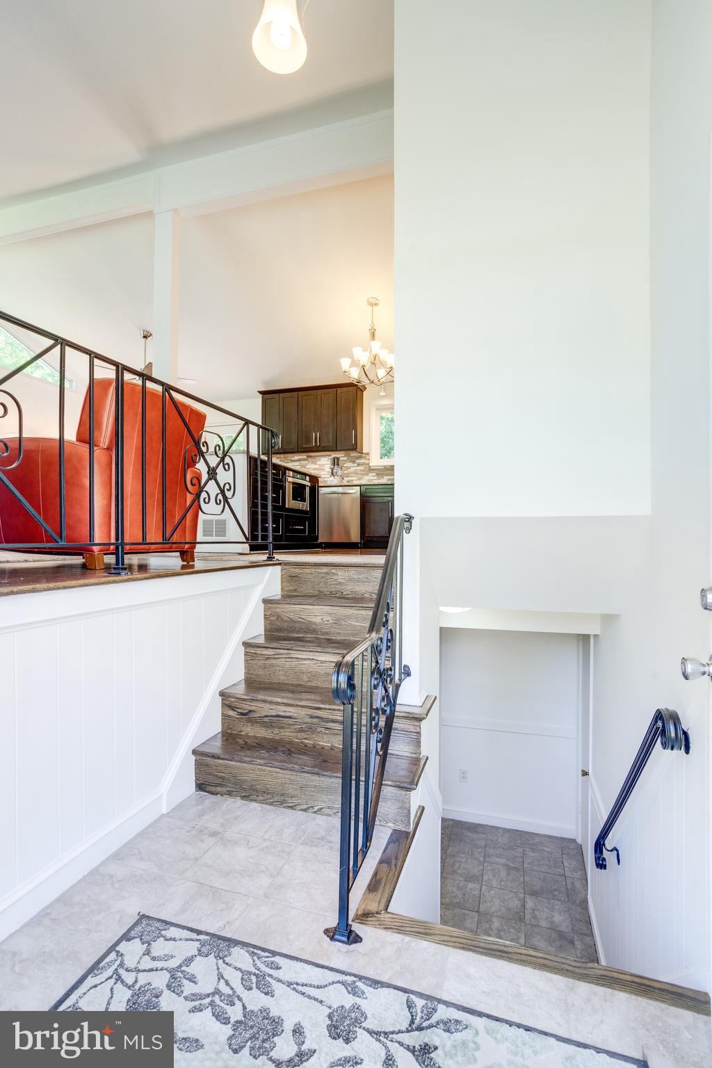 5513 Yorkshire Street Springfield, VA 22151 - Photo 2 of 32 Foyer
