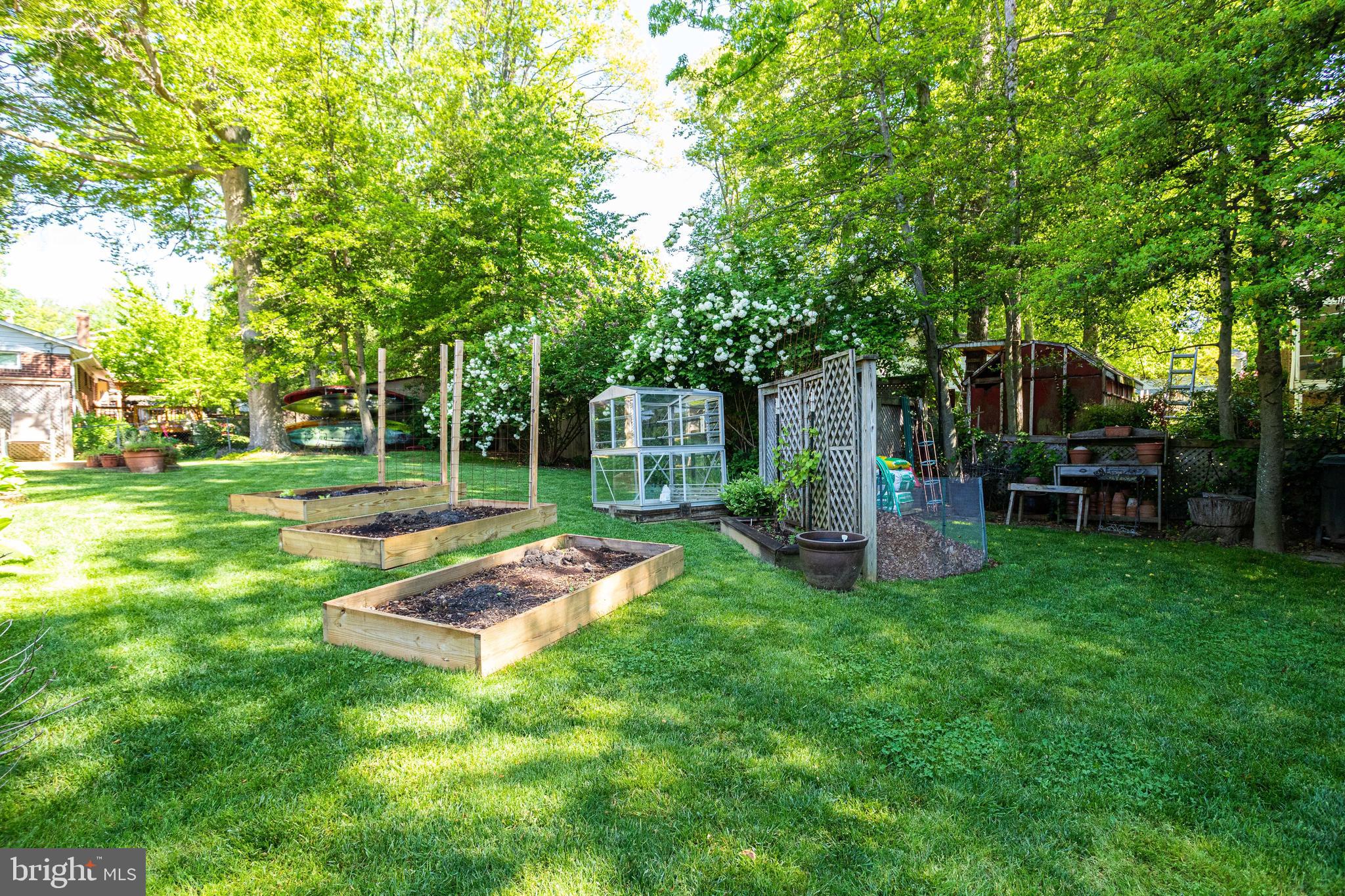 5513 Yorkshire Street Springfield, VA 22151 - Photo 30 of 32 A Gardener's Paradise