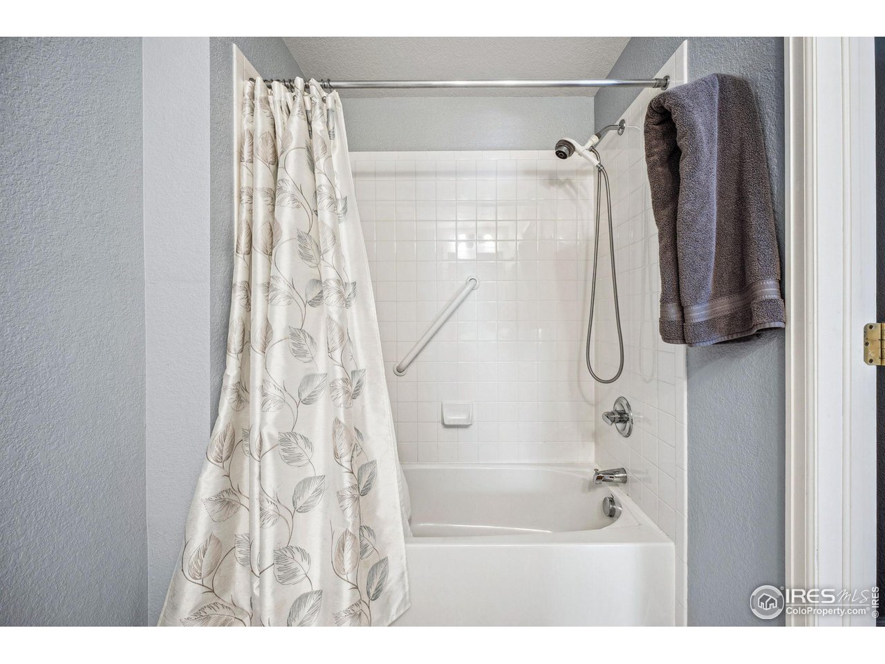 4501 Nelson Road, Unit 2303 Longmont, CO 80503 - Photo 27 of 36 Full bathroom
