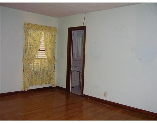 202 Southern Street Corpus Christi, TX 78404 - Photo 7 of 7 an empty room with wooden floor and closet