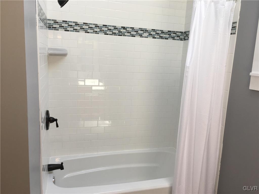2618 Nazareth Road Easton, PA 18045 - Photo 8 of 27 Master Bath Tub