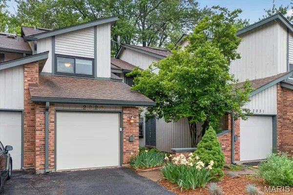 $250,000 | 2029 Painted Leaf Drive, Maryland Heights, MO 63043