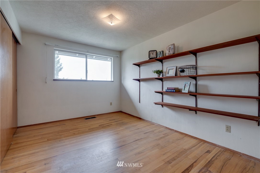 3257 Halverson Avenue Bremerton, WA 98310 - Photo 11 of 25 Gallery Image 11