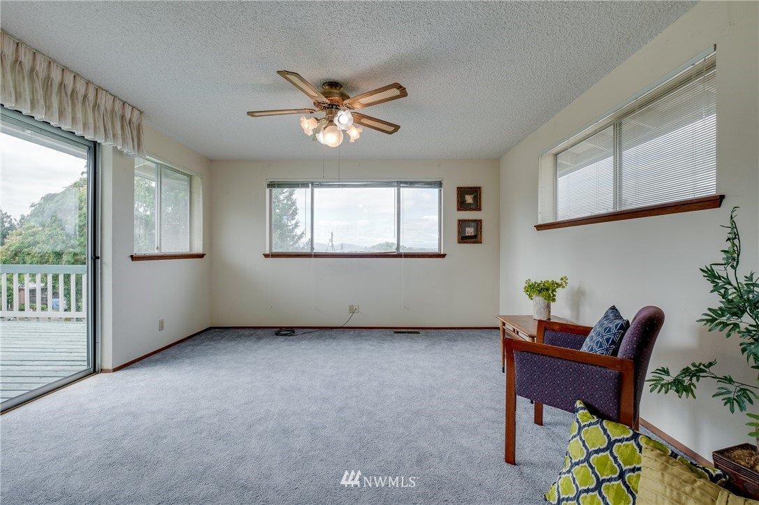 3257 Halverson Avenue Bremerton, WA 98310 - Photo 8 of 25 Gallery Image 8