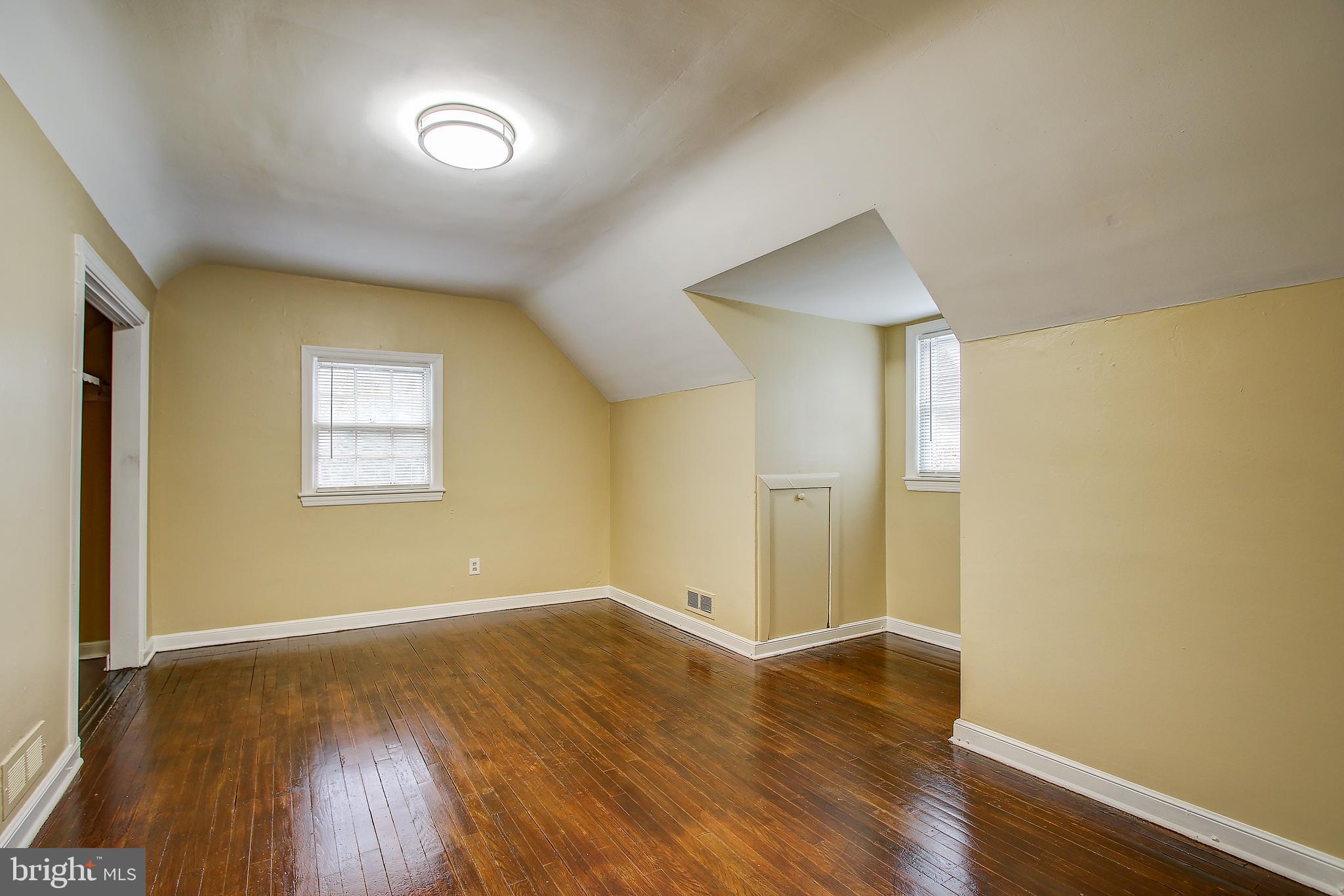 12501 Denley Road Silver Spring, MD 20906 - Photo 20 of 33 Upper level bedroom 3