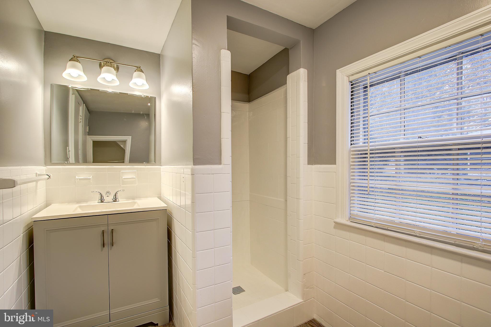 12501 Denley Road Silver Spring, MD 20906 - Photo 22 of 33 Upper level bathroom