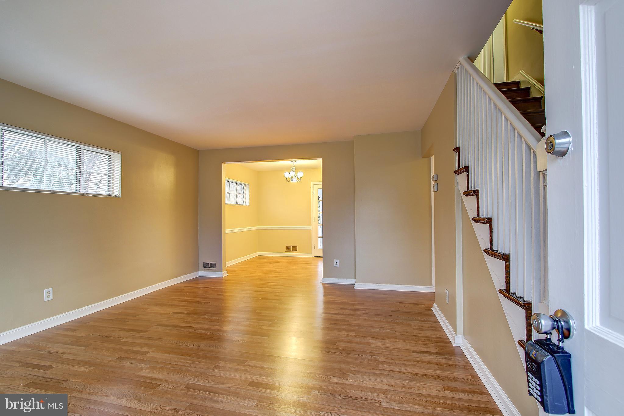 12501 Denley Road Silver Spring, MD 20906 - Photo 4 of 33 Main floor living room
