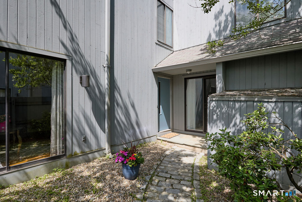 6 Hollyberry Lane, Unit 6 Ridgefield, CT 06877 - Photo 17 of 31 Entry from private courtyard