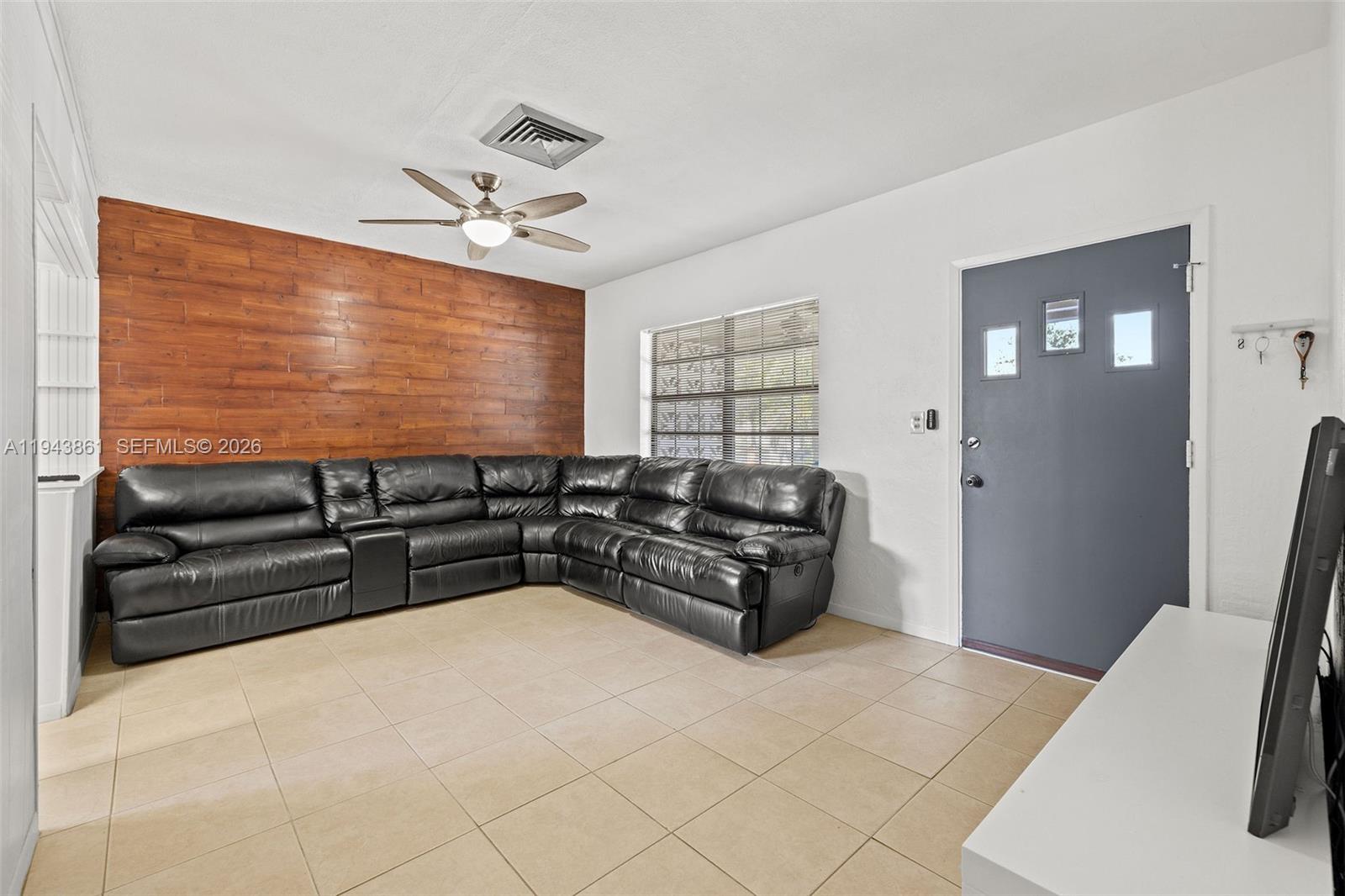 206 Southeast 5th Street Dania Beach, FL 33004 - Photo 6 of 26 a living room with furniture