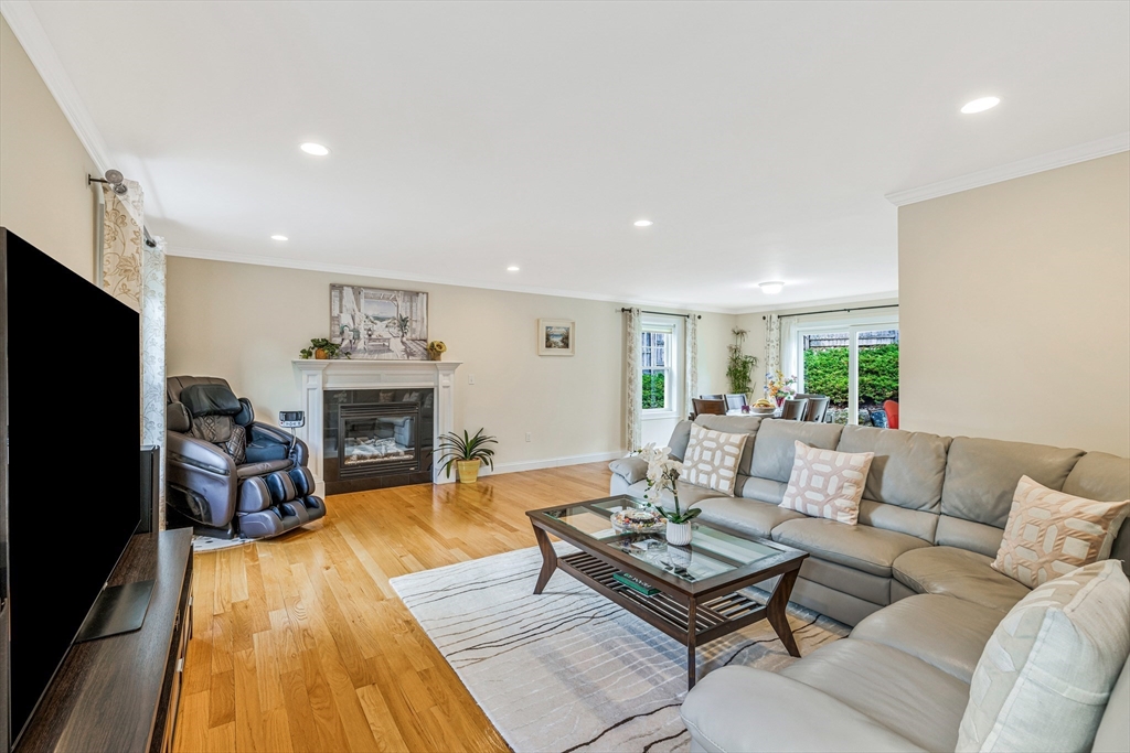 184 College Farm Road Waltham, MA 02451 - Photo 3 of 27