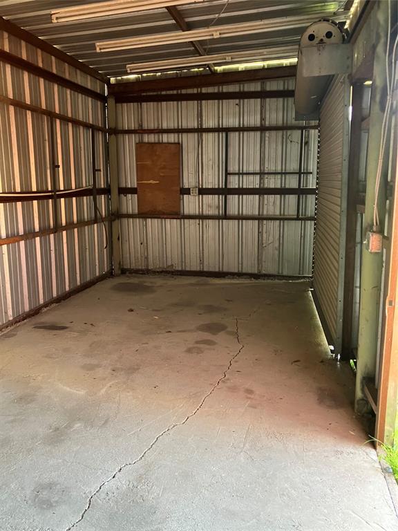 717 Bluebonnet Street Mexia, TX 76667 - Photo 5 of 25 a view of a garage