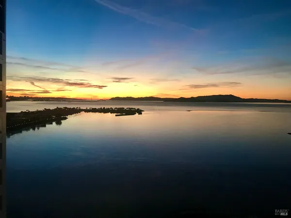 $3,900 | 6363 Christie Avenue, Unit 2513, Emeryville, CA 94608