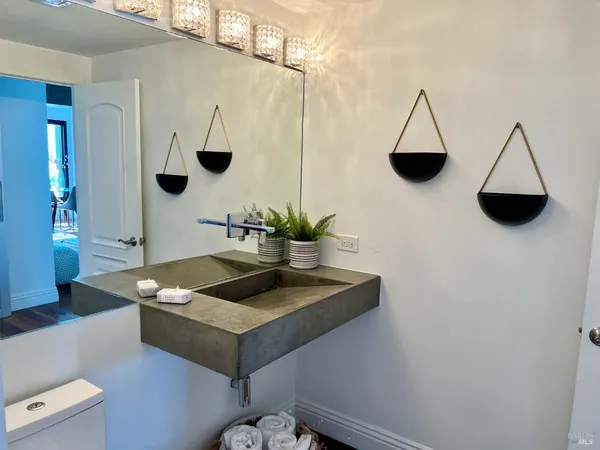 $3,900 | 6363 Christie Avenue, Unit 2513, Emeryville, CA 94608