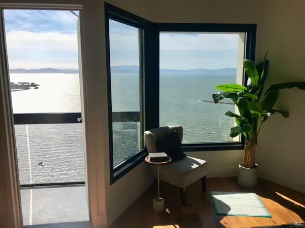 $3,900 | 6363 Christie Avenue, Unit 2513, Emeryville, CA 94608