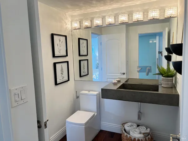 $3,900 | 6363 Christie Avenue, Unit 2513, Emeryville, CA 94608