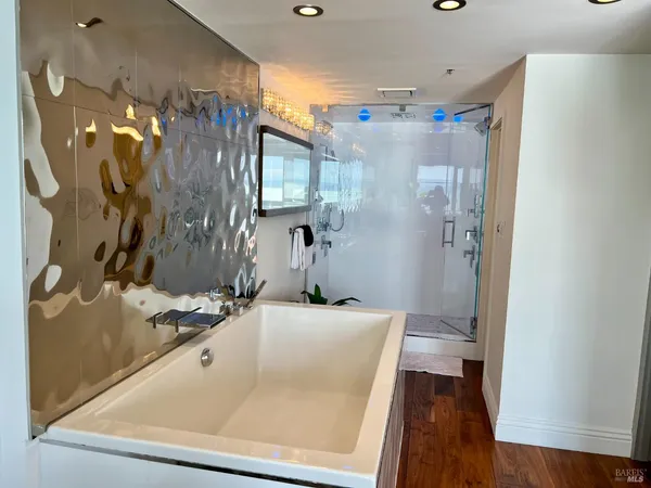 $3,900 | 6363 Christie Avenue, Unit 2513, Emeryville, CA 94608