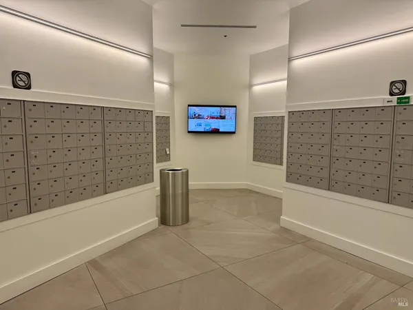 $3,900 | 6363 Christie Avenue, Unit 2513, Emeryville, CA 94608