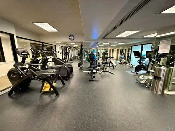 $3,900 | 6363 Christie Avenue, Unit 2513, Emeryville, CA 94608