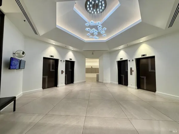 $3,900 | 6363 Christie Avenue, Unit 2513, Emeryville, CA 94608