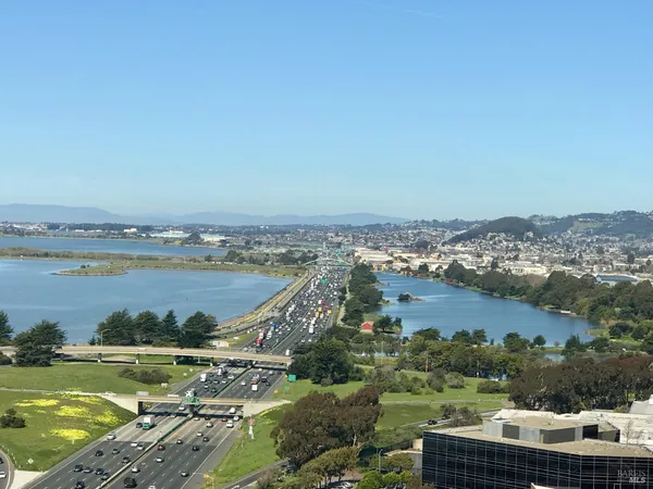 $3,900 | 6363 Christie Avenue, Unit 2513, Emeryville, CA 94608